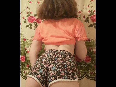 ❤️ セクシーな若いベイブがカメラでショーツを脱ぐ ️ ジャストポルノ ❌️❤