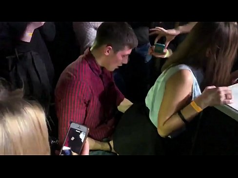 ❤️ ロシアのナイトクラブでリアルセックス。18歳のロシア人少女がナイトクラブで肛門と膣を犯される ️ ジャストポルノ ❌️❤